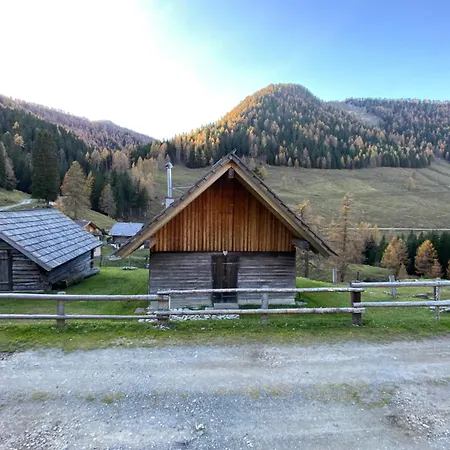 Wulfeniahuette - Dolinza Alm דירה